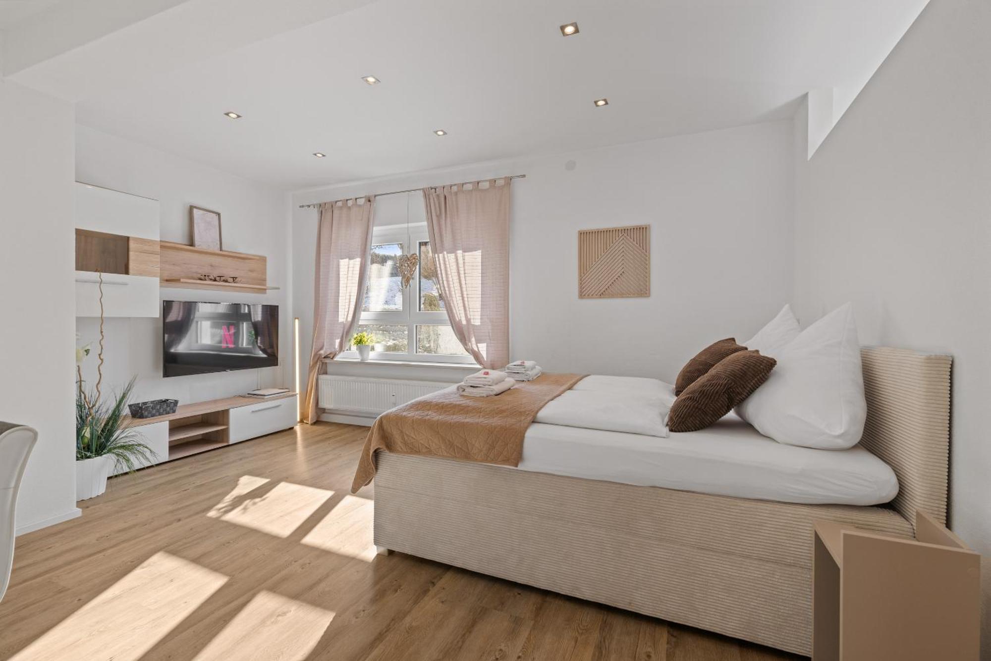 Goldcream Suites - Modern - Netflix - Free Parking Гюнцбург Екстер'єр фото
